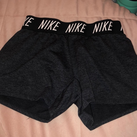 Nike girls shorts - Picture 1 of 1